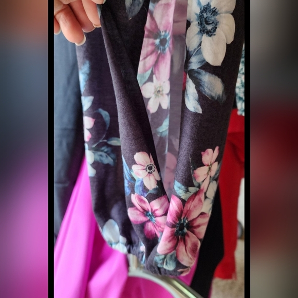 Chic Floral Women's Jumpsuit in Black - Picture 6 of 6